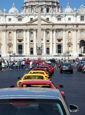 Le Ferrari colorano il Lazio e la capitale per il grande raduno 'Easy-Rider in Tour con le Rosse di Maranello' e per l'esclusivo 'Easy-Rider Vatican Meeting 2005'